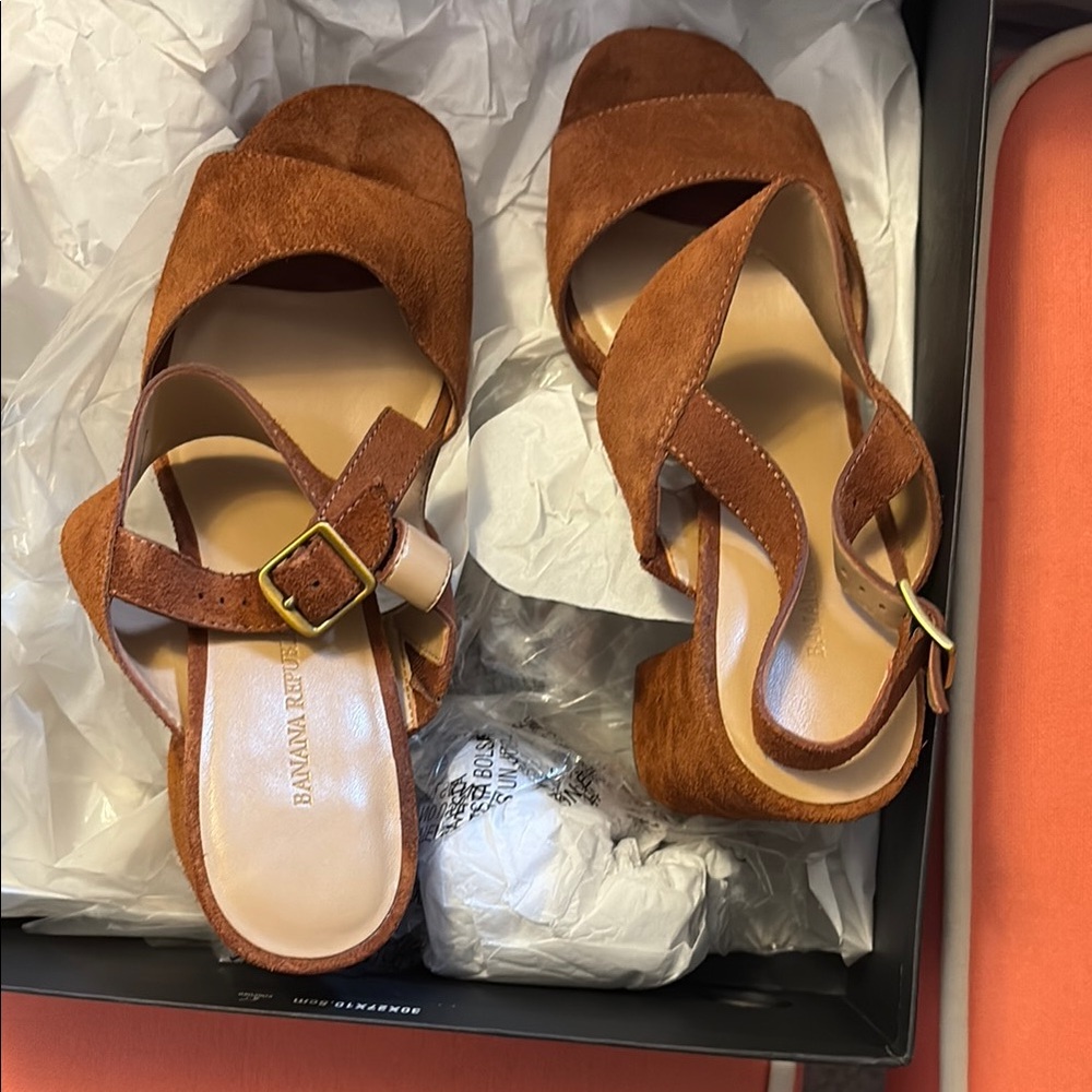 Banana Republic Tan Wedge Sandals